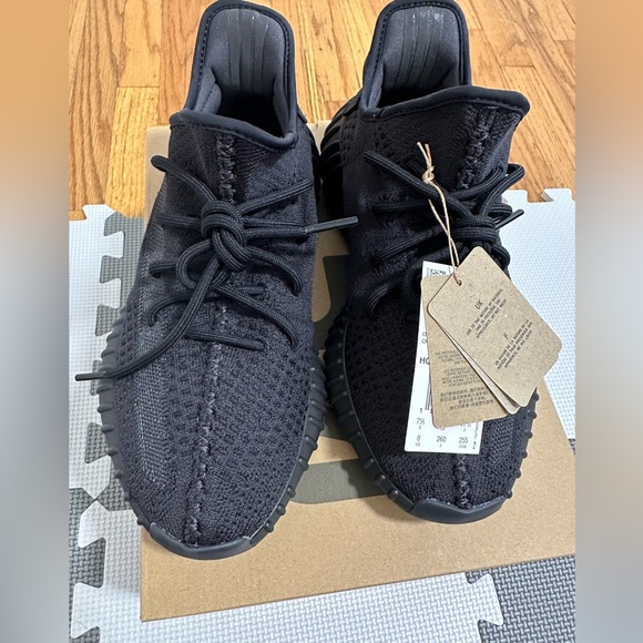 Adidas Yeezy boost 350 V2 - Picture 2 of 3